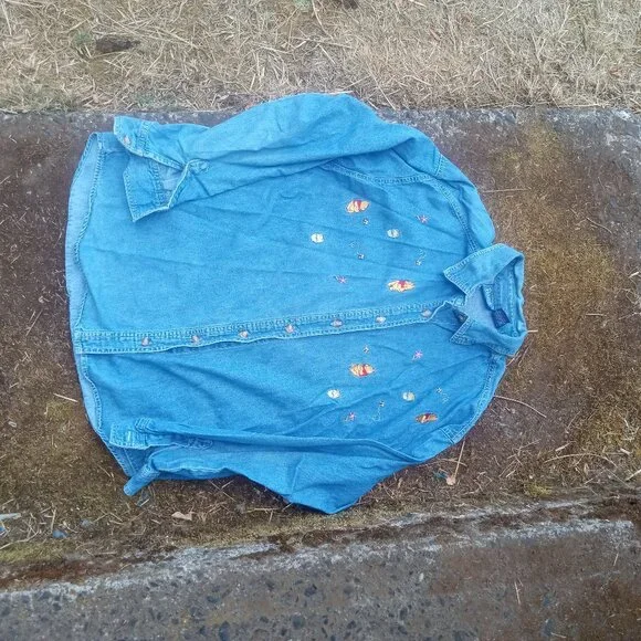 Vintage 90’s Denim Winnie The Pooh Buttondown - Picture 8 of 16